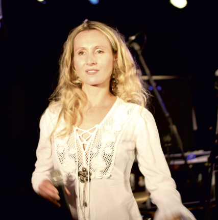 Jule - Gesang, Ukulele und Mundharmonika bei Radio Unplugged