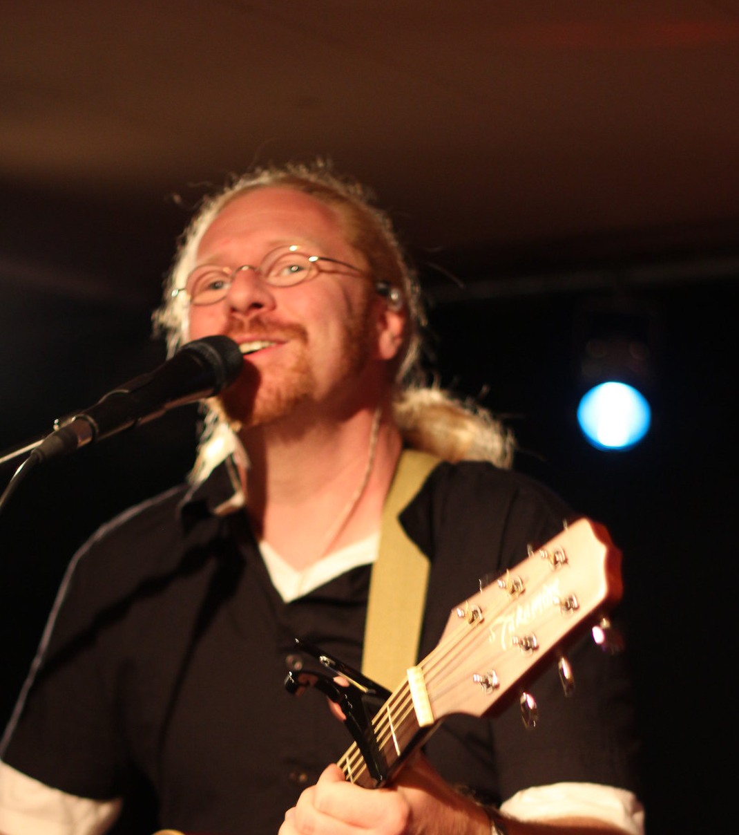 Stefan - Gitarre und Gesang bei Radio Unplugged